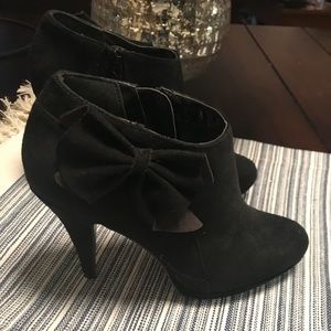 NWT Impo Black Bootie with bow size 7